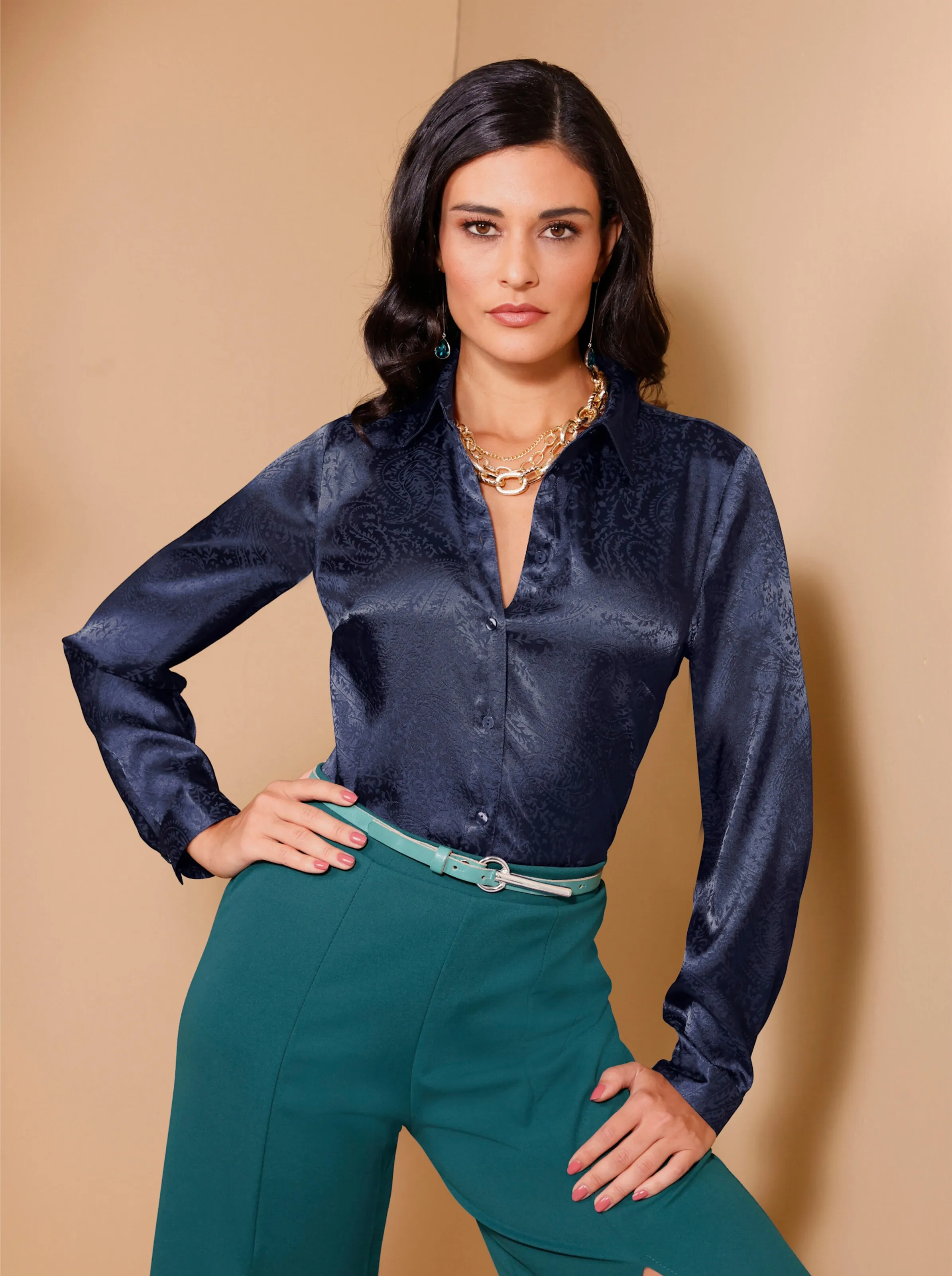 Bluse in marine-gemustert