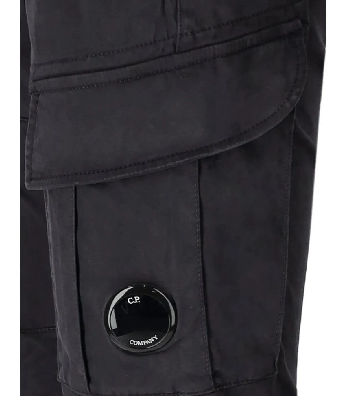   CP Company  C.P. COMPANY STRETCH SATEEN CARGO SCHWARZE HOSE schwarz  Hosen 