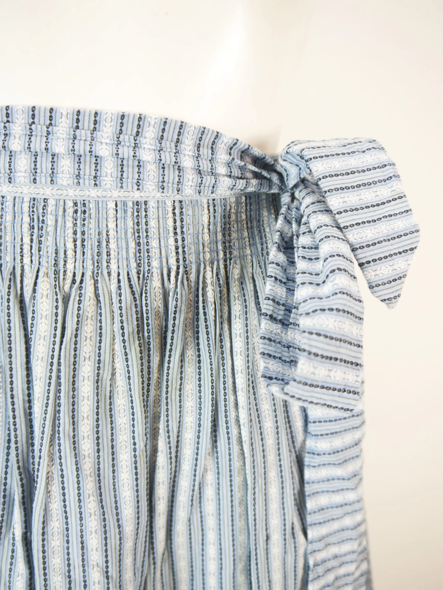 Dirndlschürze Webmuster blau Dirndl Schürze Straßer Baumwolle mit Borte TS2452