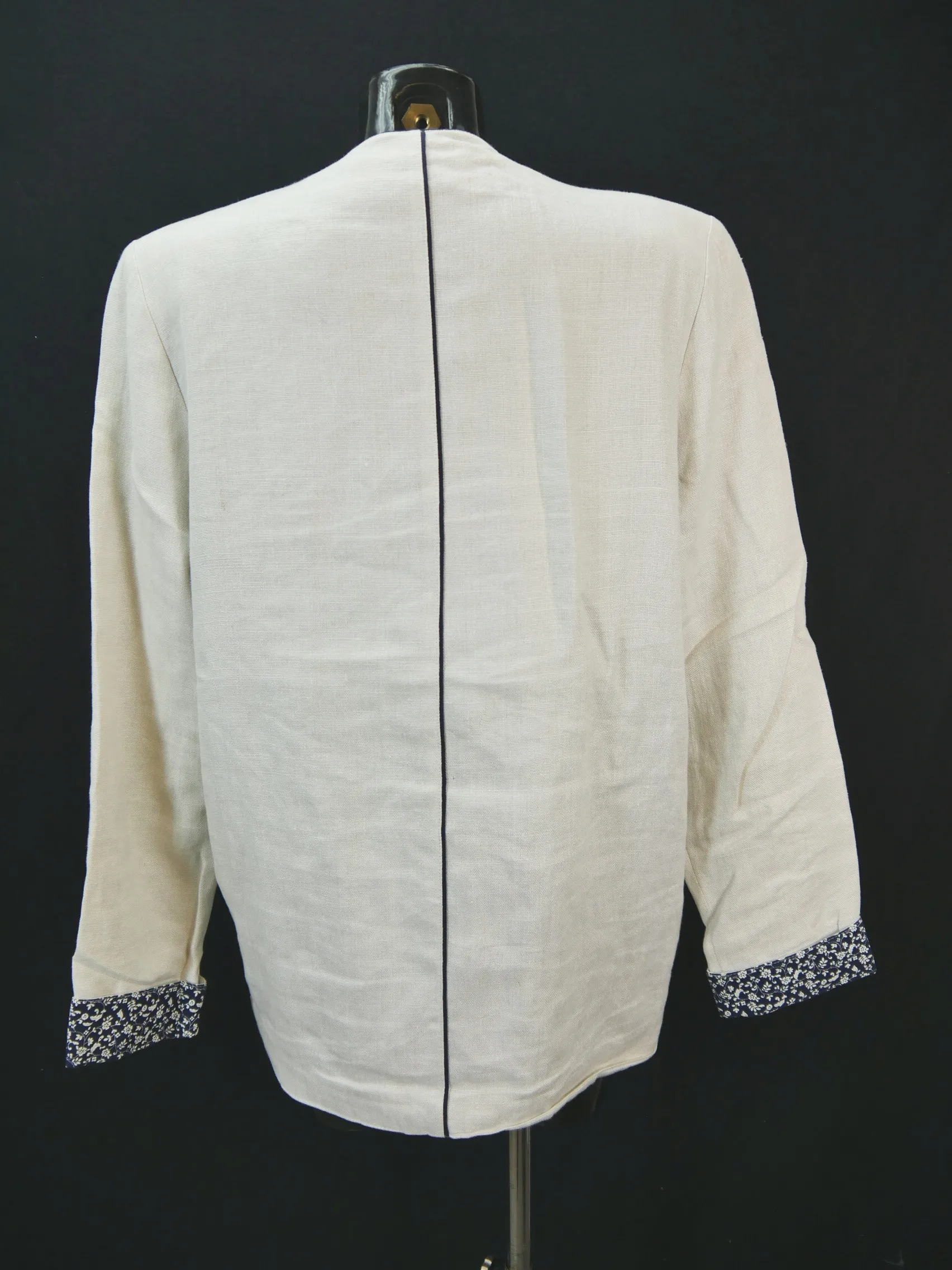 Hammerschmid beige mit Stickerei phantastische Damen Leinen Trachtenjacke Gr.40