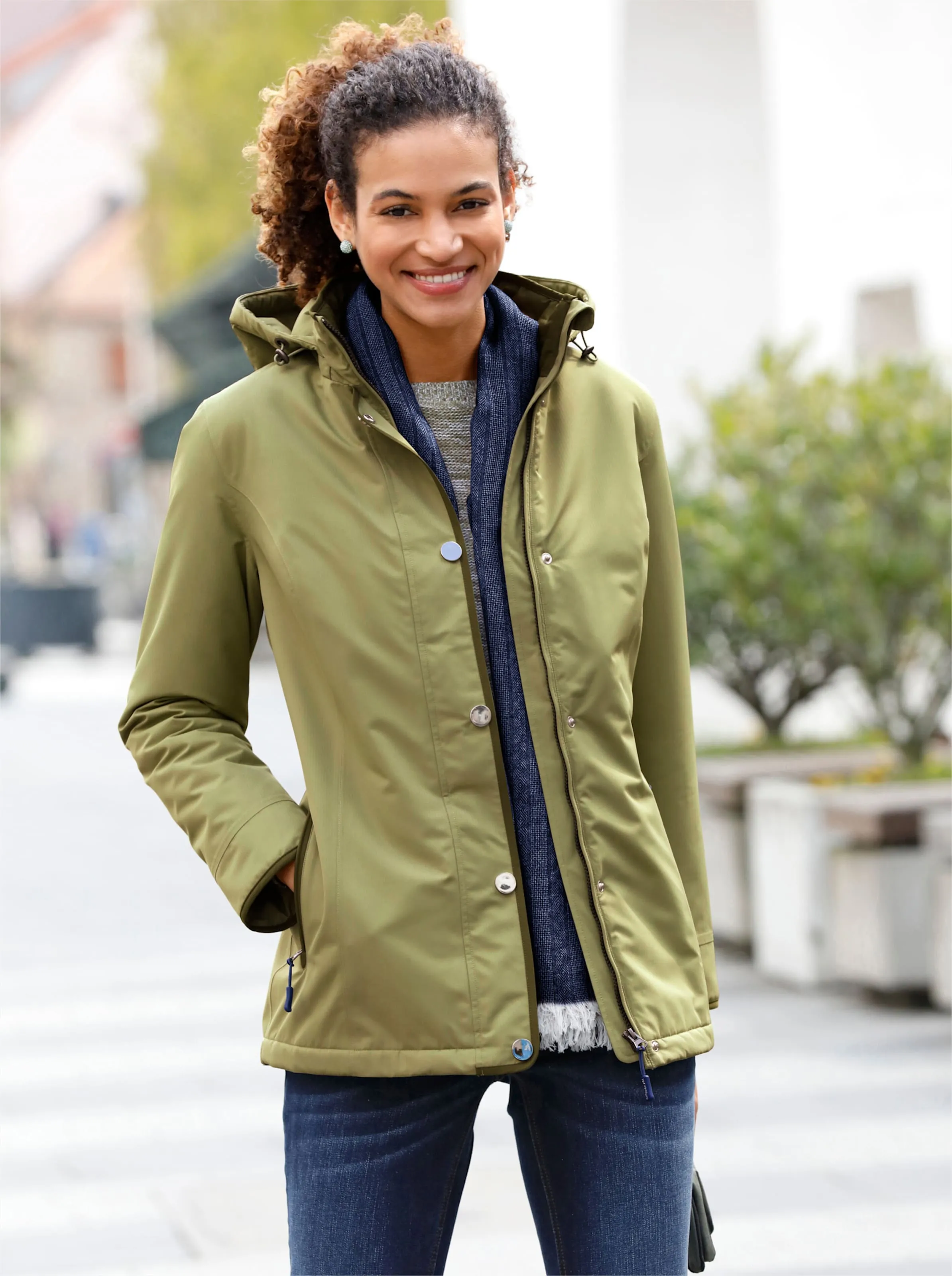Jacke in schilf-oliv