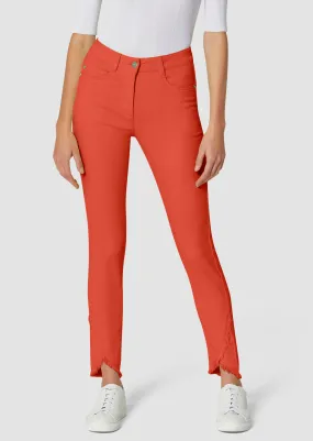 Schlanke Jeans mit Fransensaum