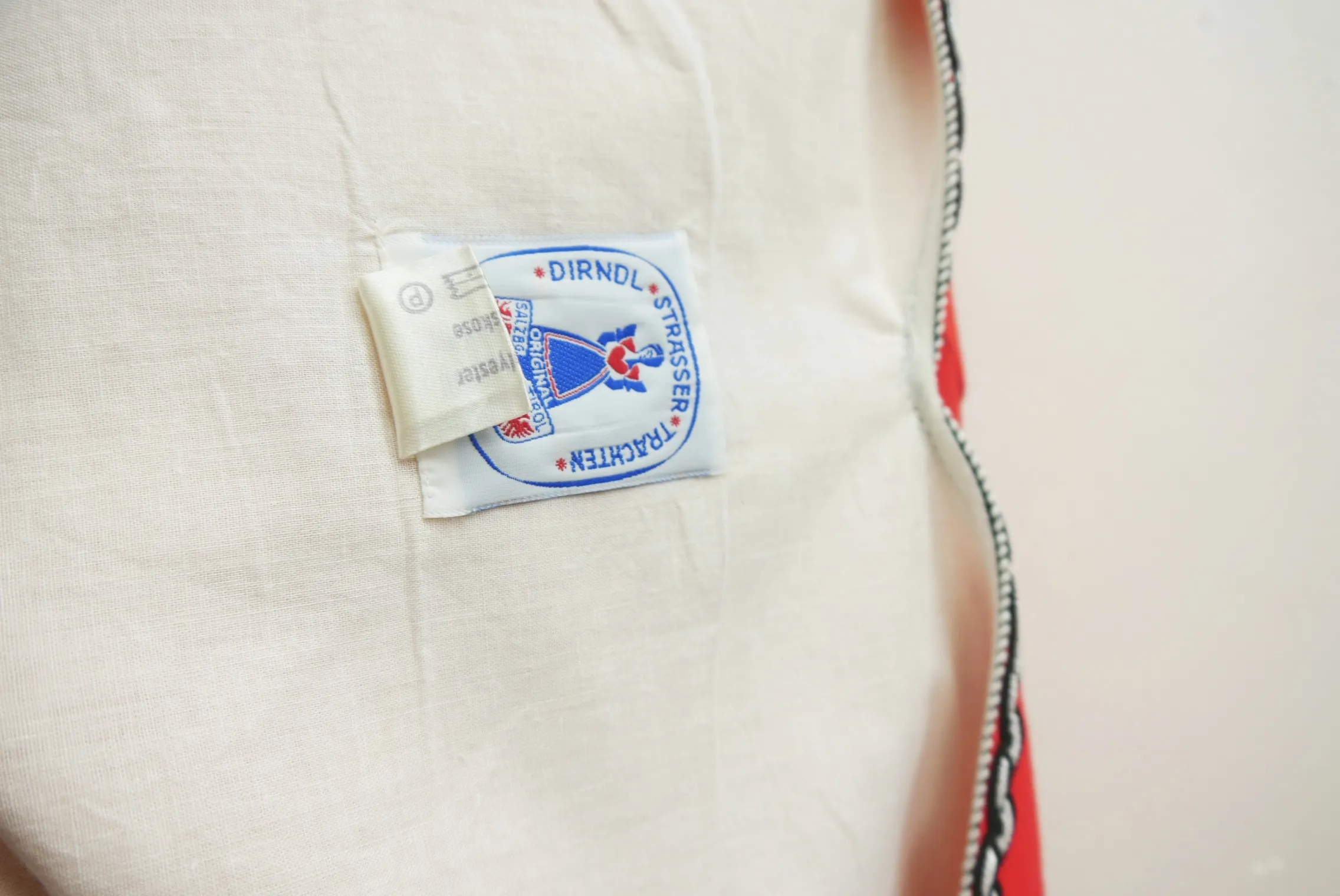 Straßer Dirndl rot mit Balkonett süßes Vintage Dirndl ohne Schürze Gr.38